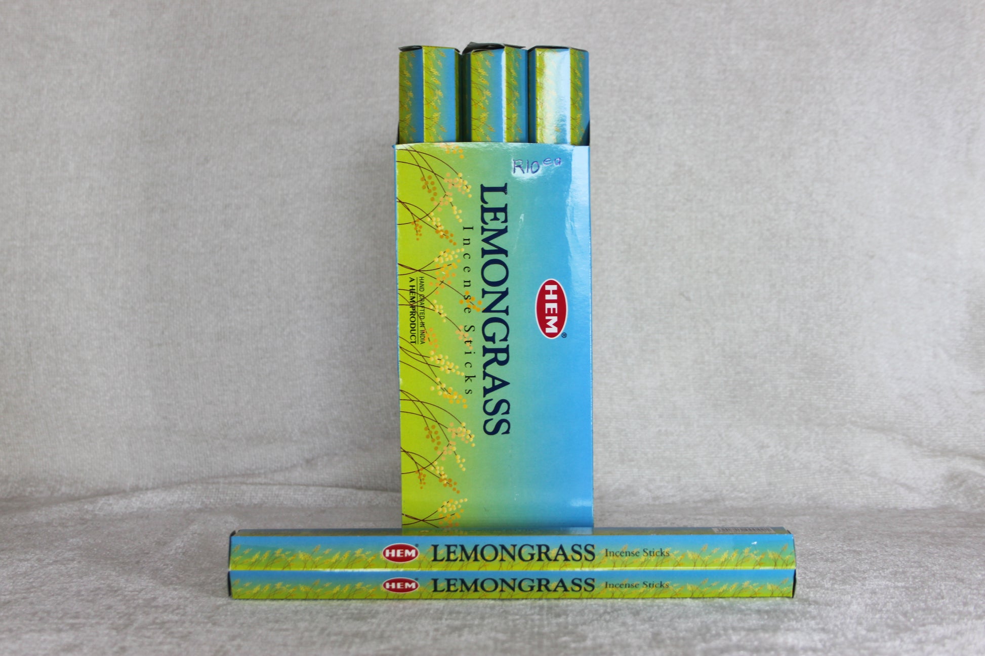 HEM Lemongrass incense sticks – invigorating and purifying incense for meditation, energy cleansing, and spiritual refreshment.