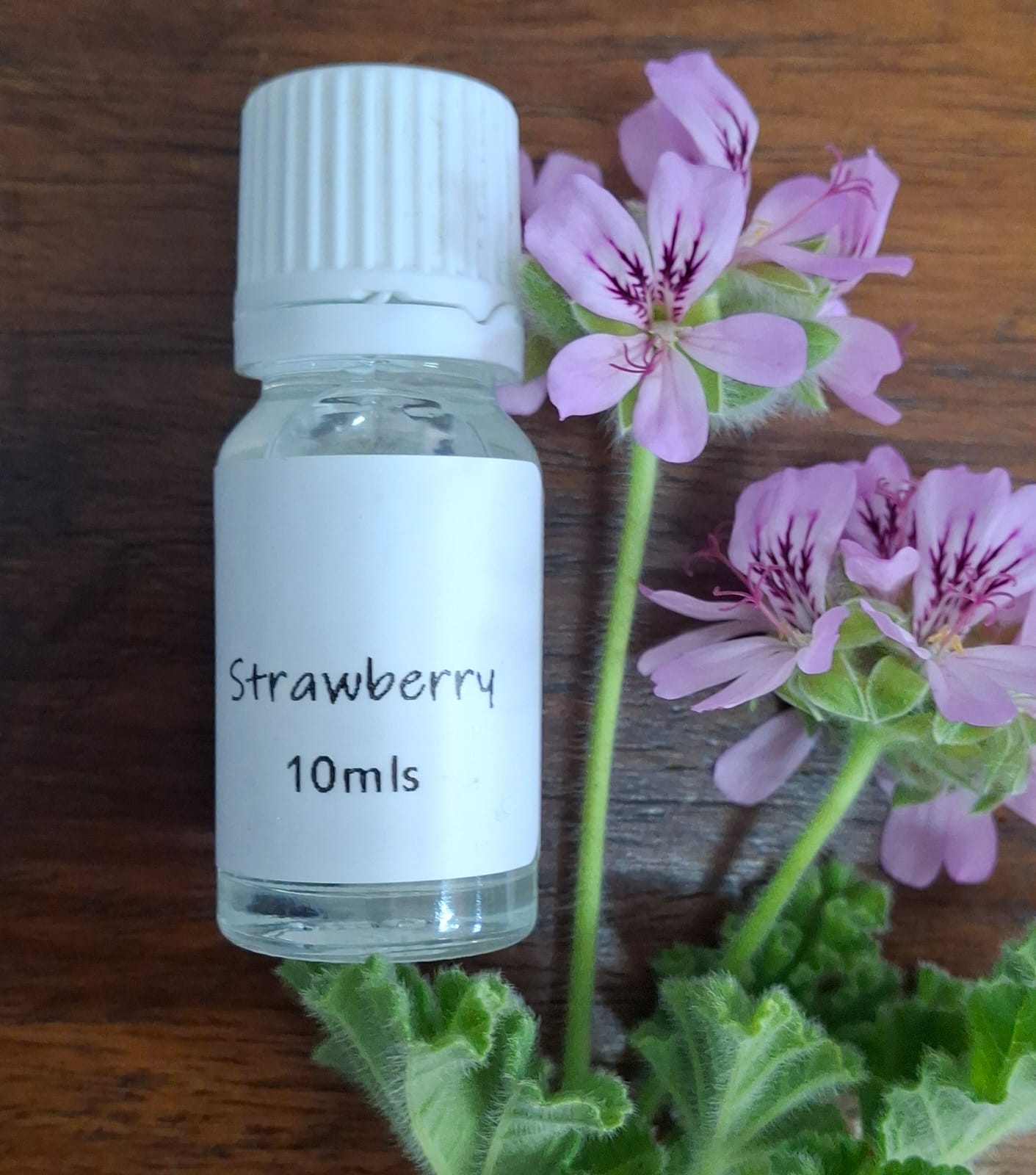 Strawberry Potpourri Oil 10ml – sweet, fruity fragrance oil for uplifting and refreshing any space.