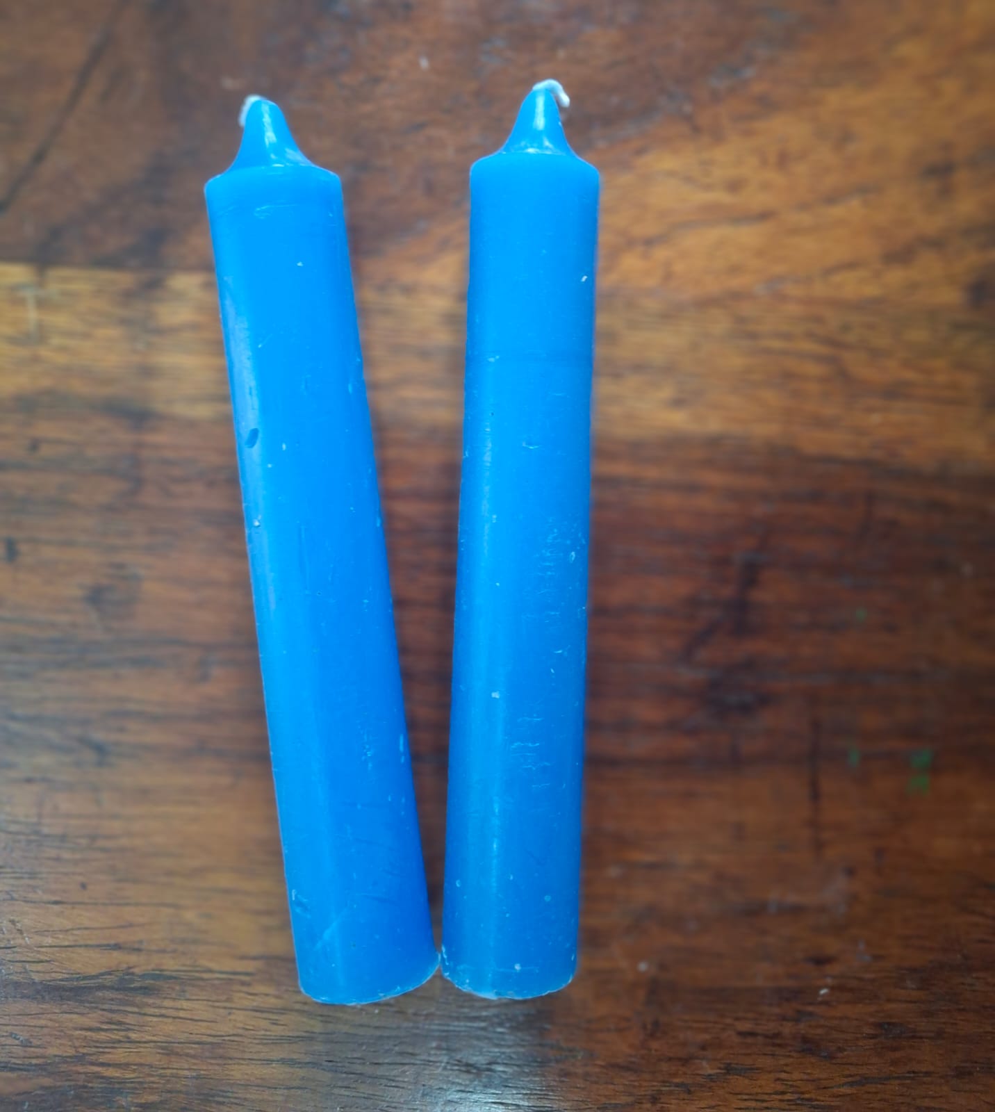 Plain light blue candle – for calm, clarity, communication, and emotional balance.