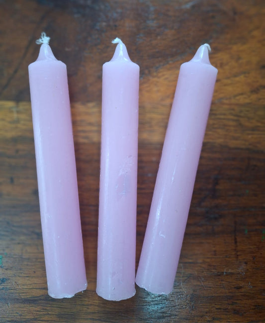 Plain pink candle – for love, compassion, and emotional balance.